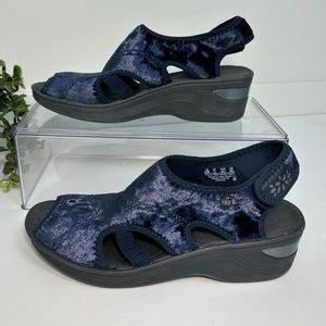 BZees Drama Navy Blue Velour Wedge Sandals Women’s Size